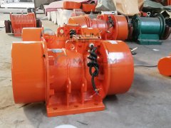 湖北襄樊XVM-A-40-6振動電機(jī)已發(fā)貨，請郭經(jīng)理注意查收